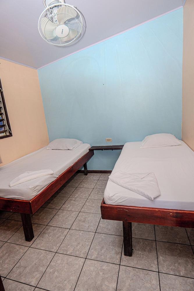 COSTA LINDA ART HOSTEL