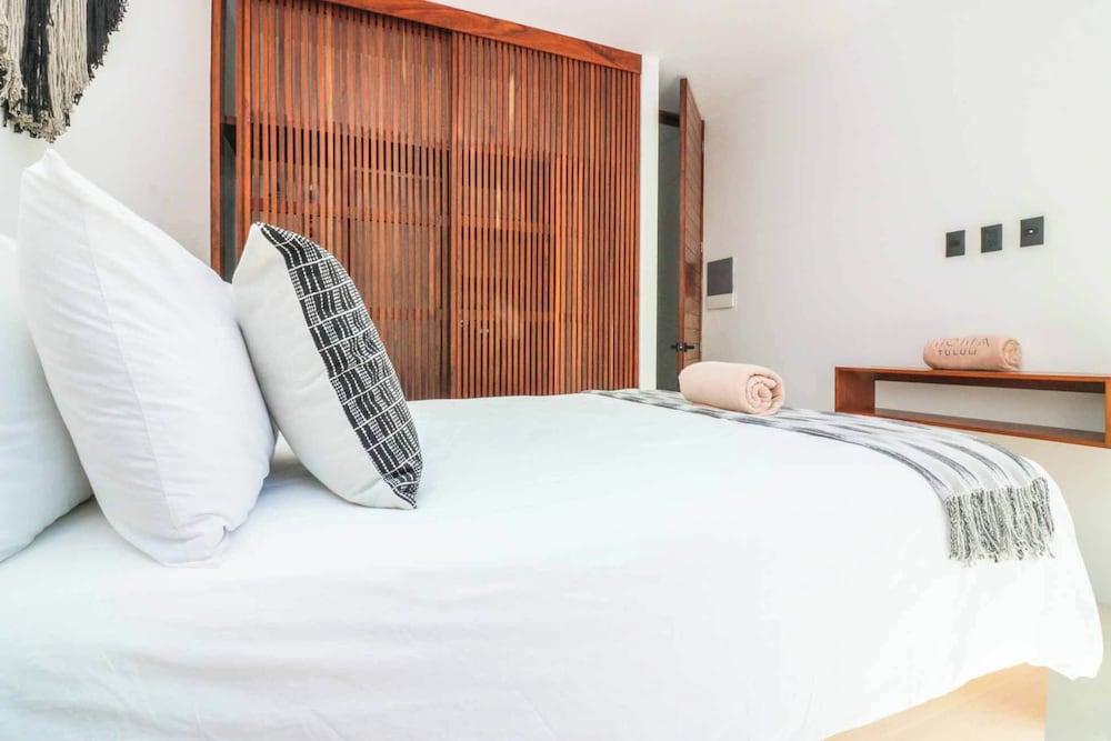 Charming Jungle Apartment Rooftop BBQ