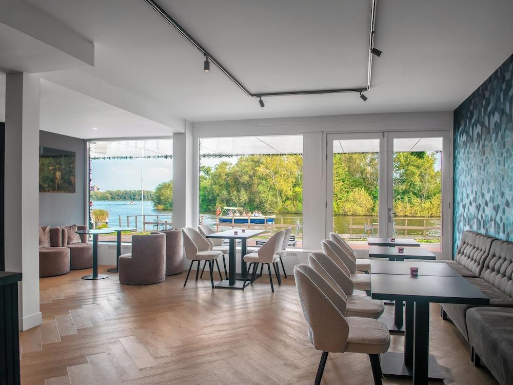 Amsterdam Lake Hotel