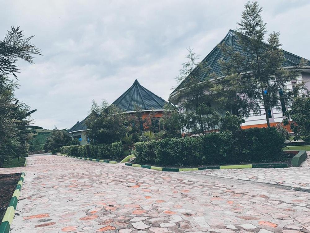 Bwizi Gardens and Resort