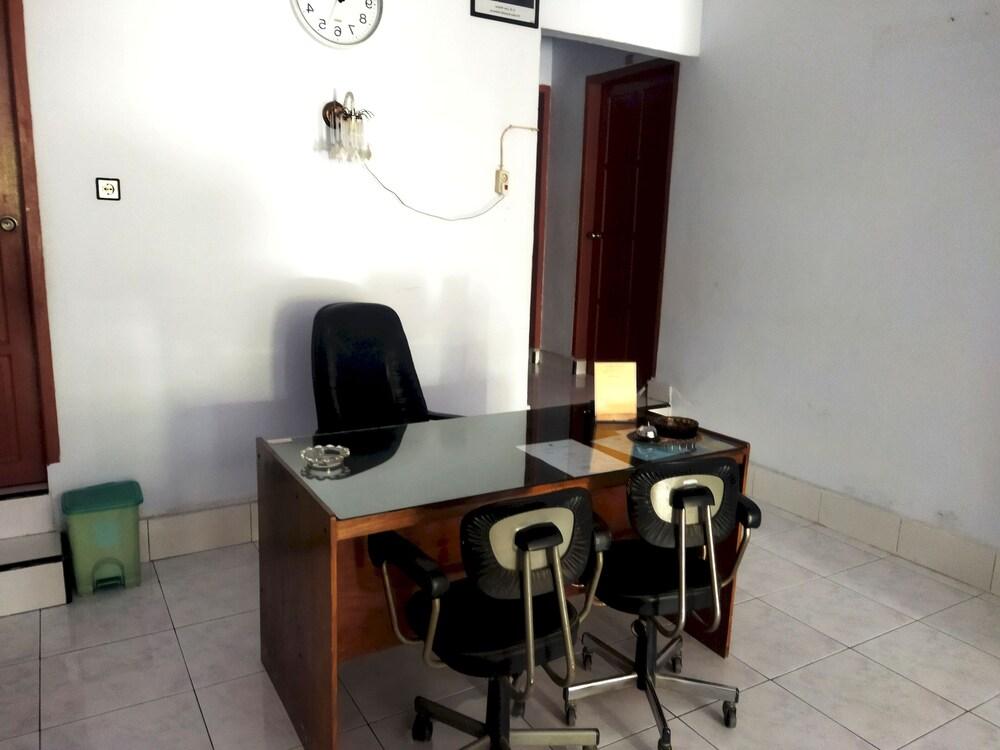 Hotel O Wisma Phinisi Syariah Near Mall of Pinrang Sejahtera