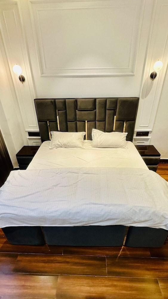 Hotel Primrose - Patiala