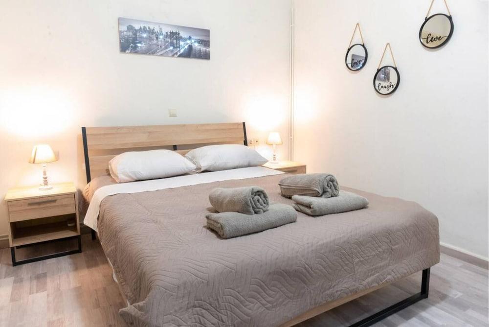 Sunset Bliss Villa in Karteros