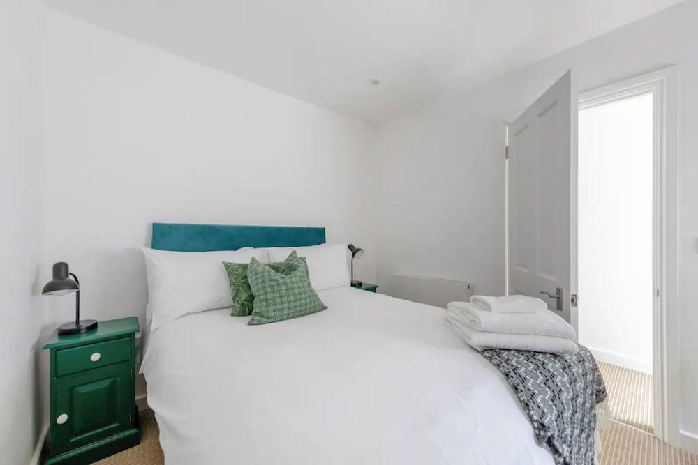 Beautifully Refurbished 2BD Flat- Clapham