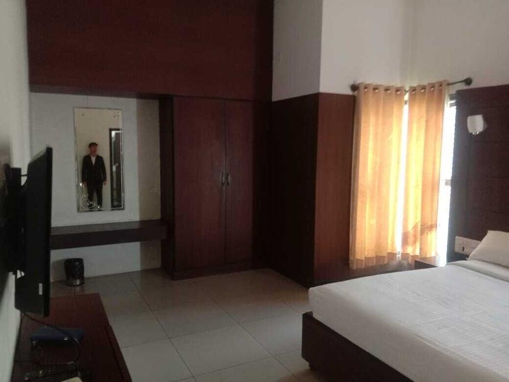 iROOMZ Nijaguna Resort