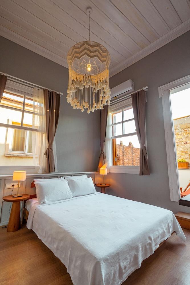 Ivy Ayvalik Coffee & Wine & Hotel