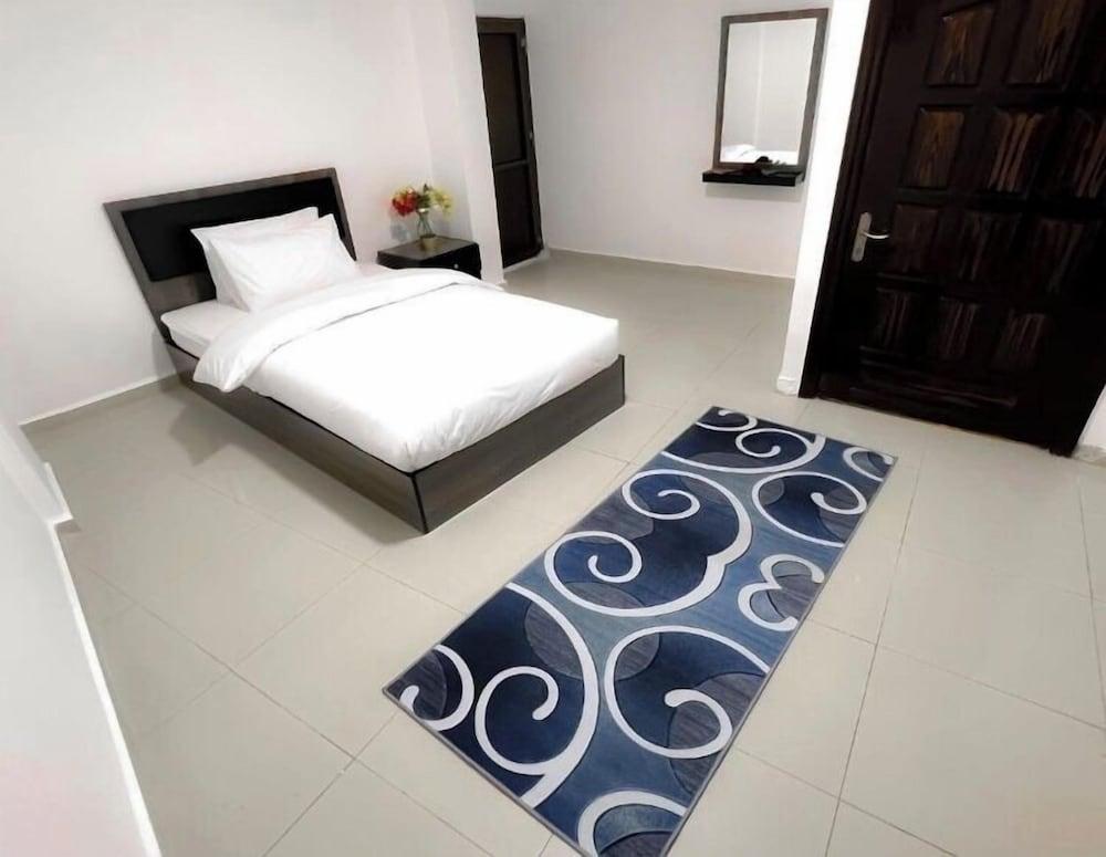 Petra Cloud 1977 - Wadi Mousa