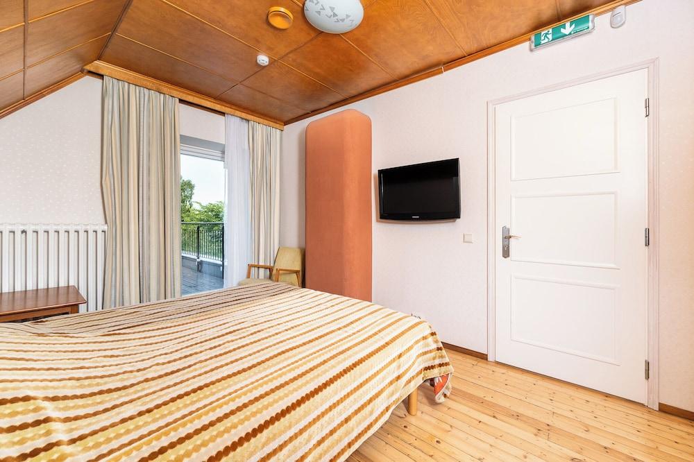 Gustav Ernesaks House