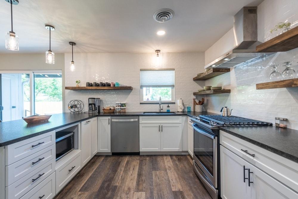 Zander Haus 3 Bedroom Home by RedAwning