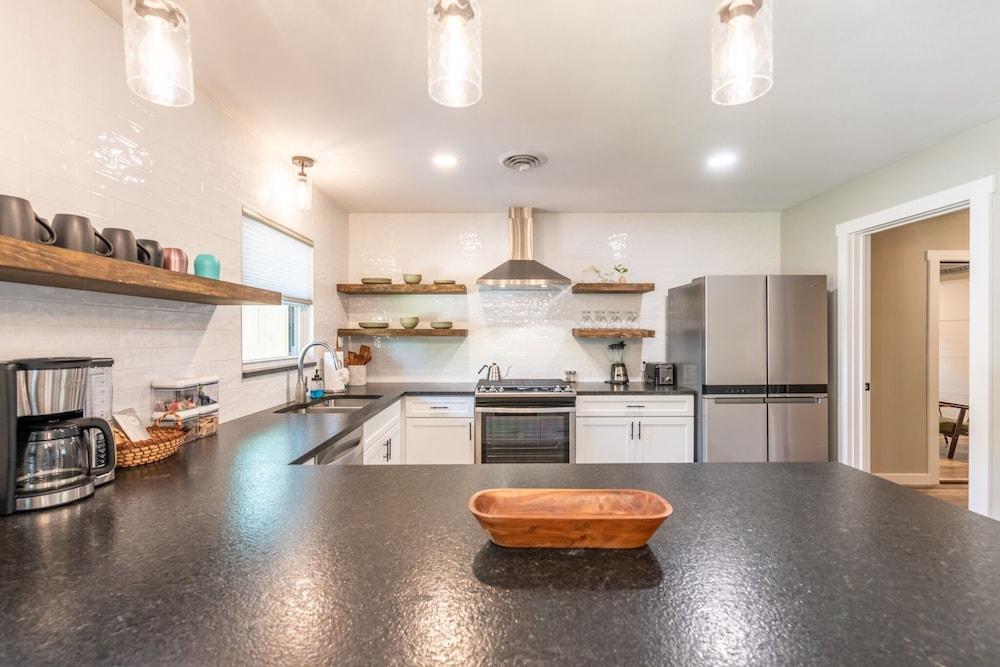 Zander Haus 3 Bedroom Home by RedAwning