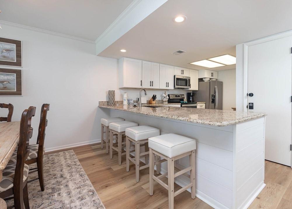 Wind Drift 310s 2 Bedroom Condo by Redawning