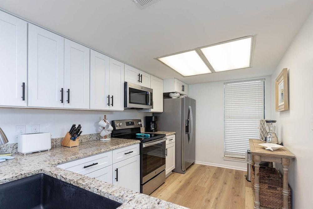 Wind Drift 310s 2 Bedroom Condo by Redawning