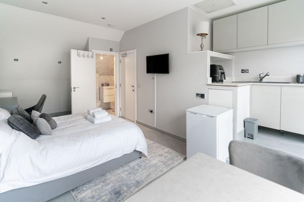 Luxury 5BD Guesthouse