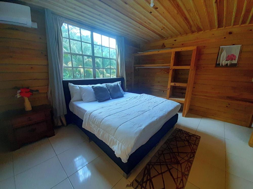 Pinard's Mountain Resort- Cottage 8