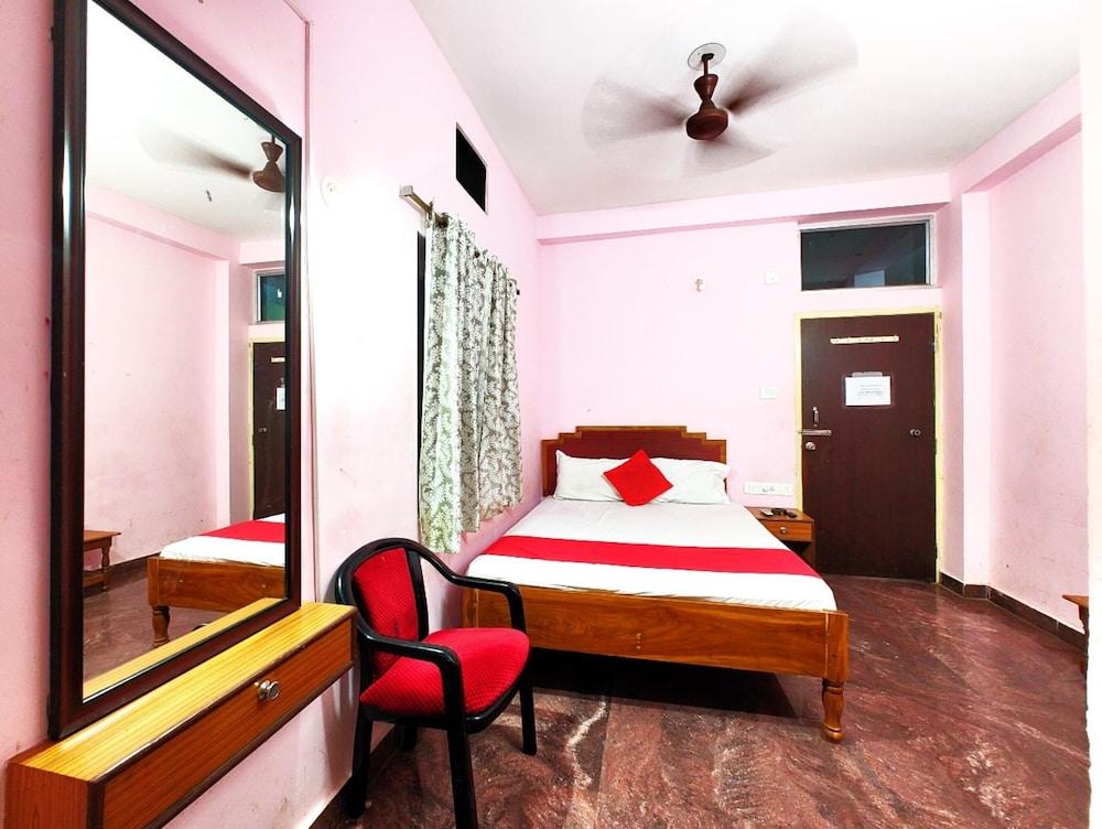 Goroomgo Planet 9 Puri