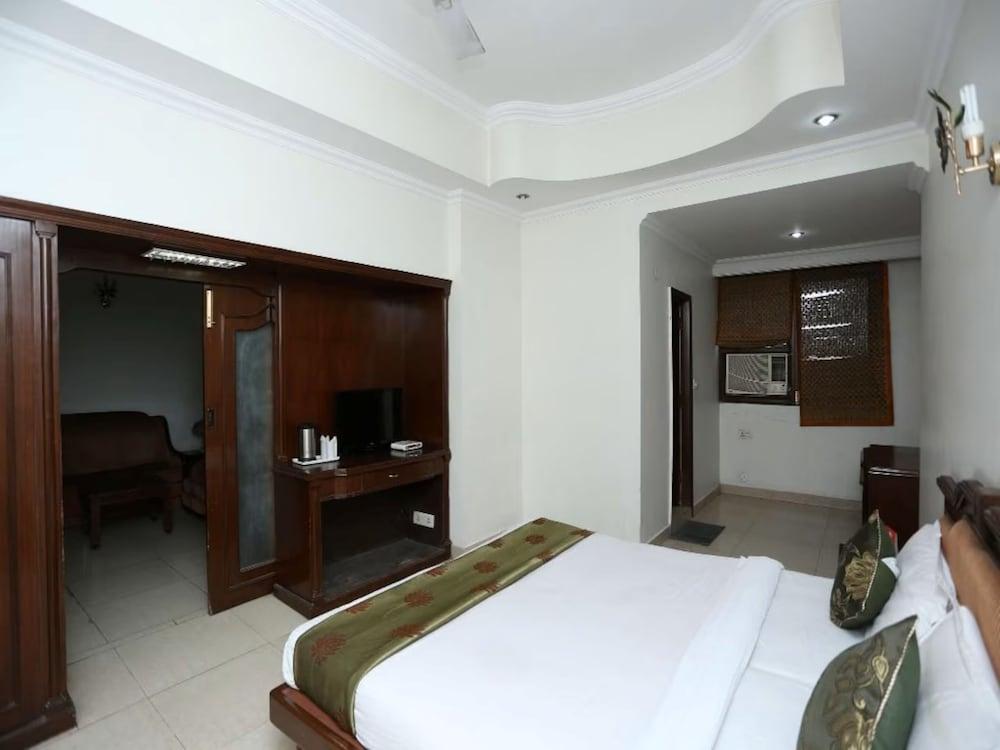 Revking at Hotel Batra