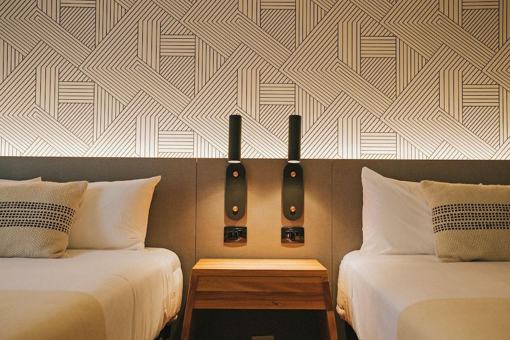 Howard Johnson Plaza La Ribera