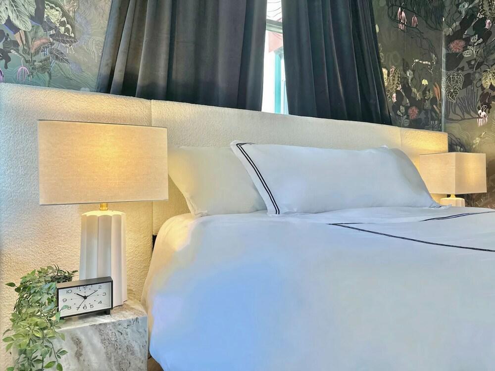 The Elliott Hotel at Highland Park