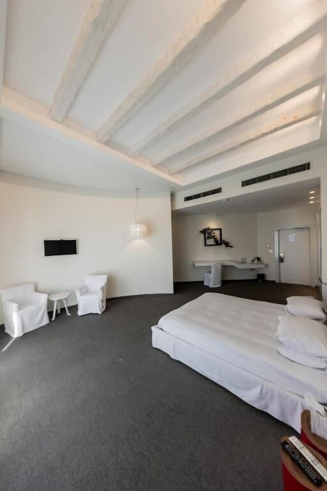 Miramar Hotel Resort & Spa