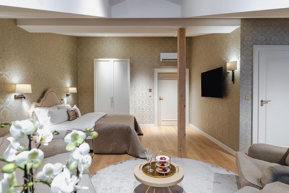 Hotel Unicus Palace Old Town - Destigo Hotels