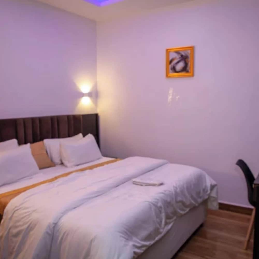 Elegant Suites by Golden Bide Jos