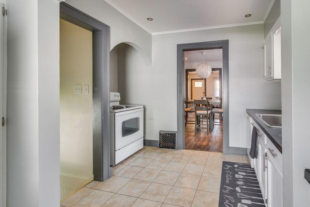 Charming Springfield Home: 2 Mi to Downtown