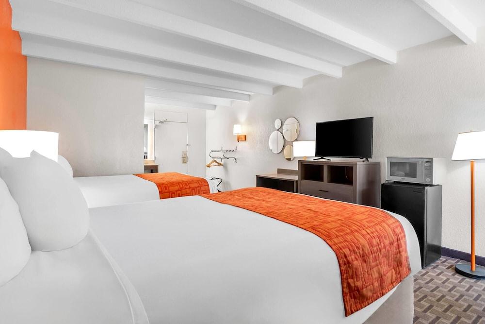 Howard Johnson by Wyndham Vero Beach / Downtown