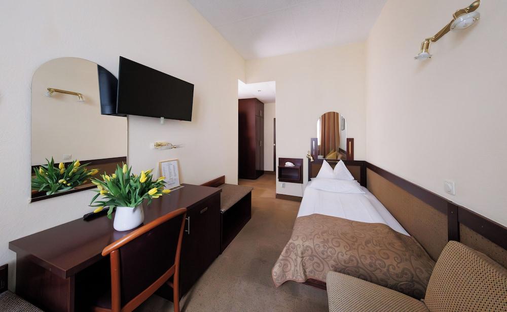 Continental Hotel-Pension