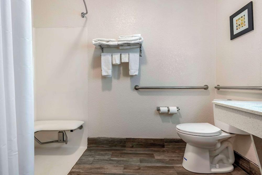 Comfort Inn & Suites Liverpool - Syracuse