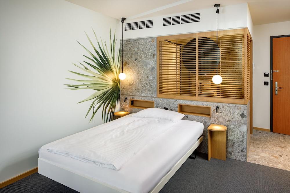 Alpha Palmiers by Fassbind