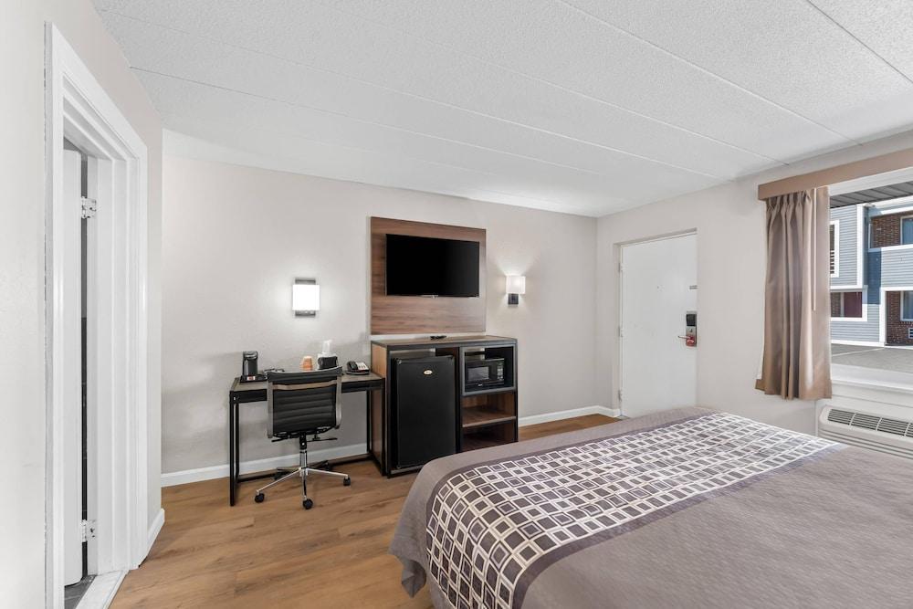 Econo Lodge Cranston - Providence