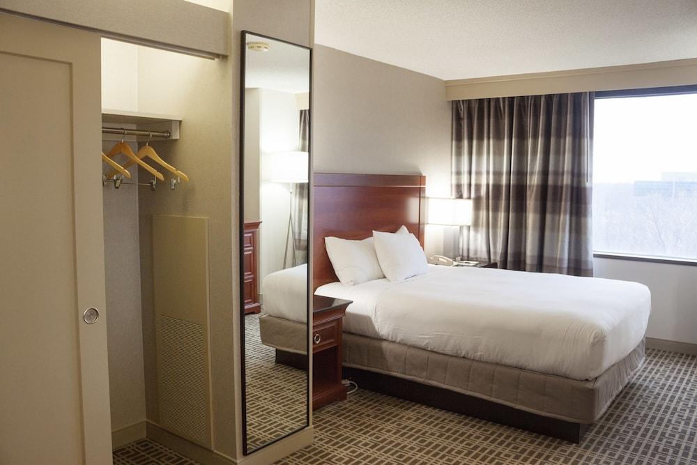 DoubleTree by Hilton Kansas City - Overland Park
