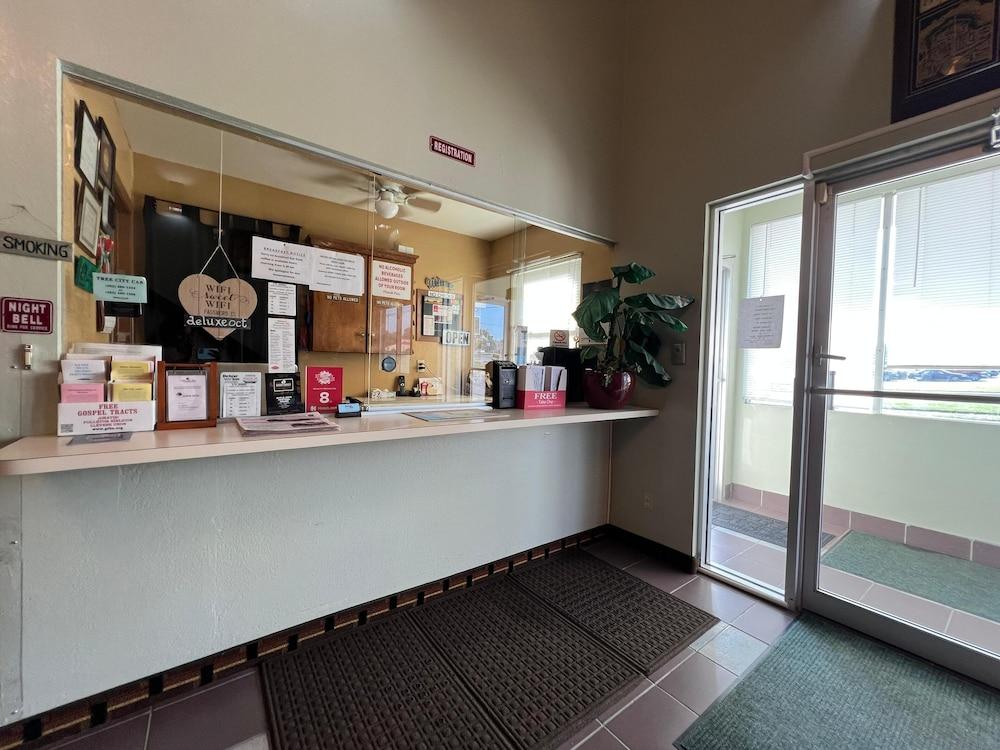 Deluxe Inn Capital O Nebraska City I 29