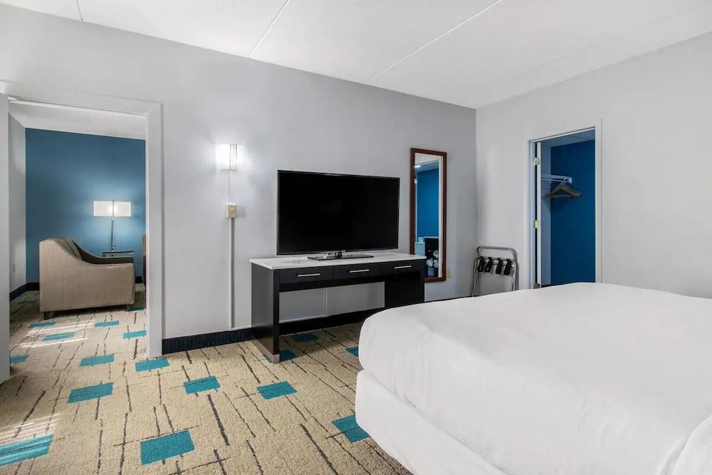 Hawthorn Extended Stay by Wyndham Chambersburg