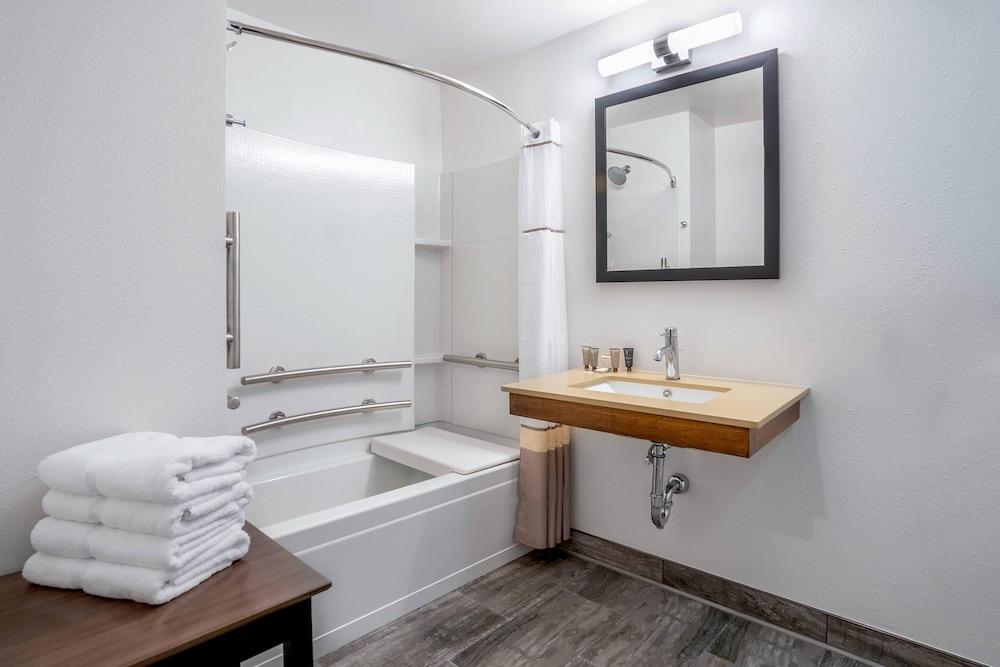 Riverview Inn & Suites, an Ascend Collection Hotel