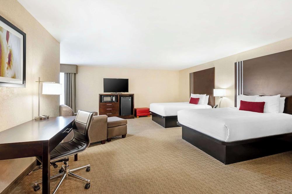 Best Western Plus Howe Inn