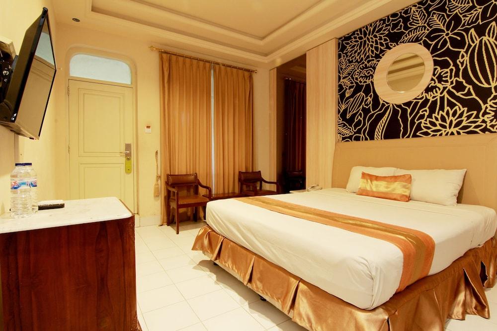Hotel GRAND ROSELA Yogyakarta