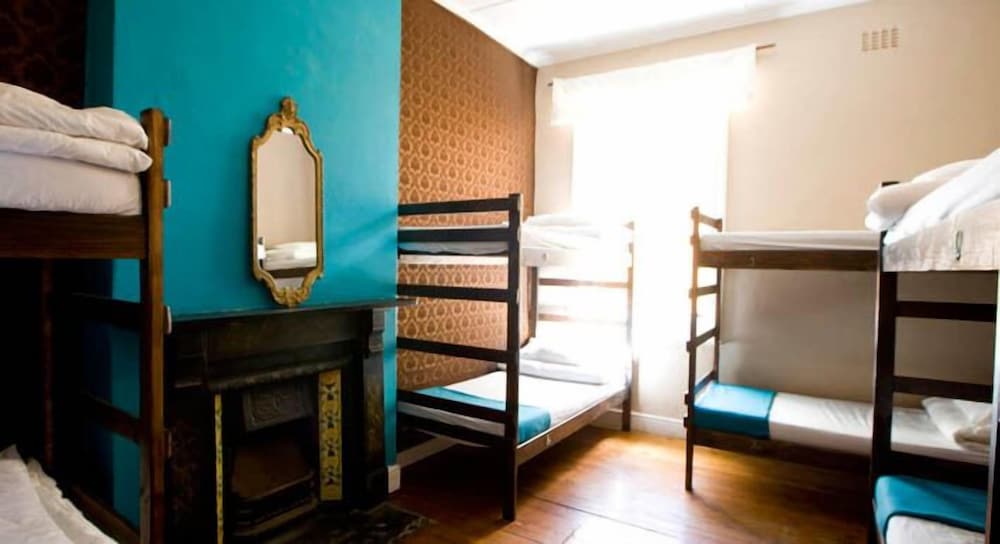 33 South Backpackers