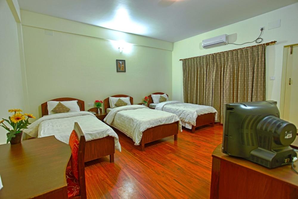 Hotel Crown Himalayas