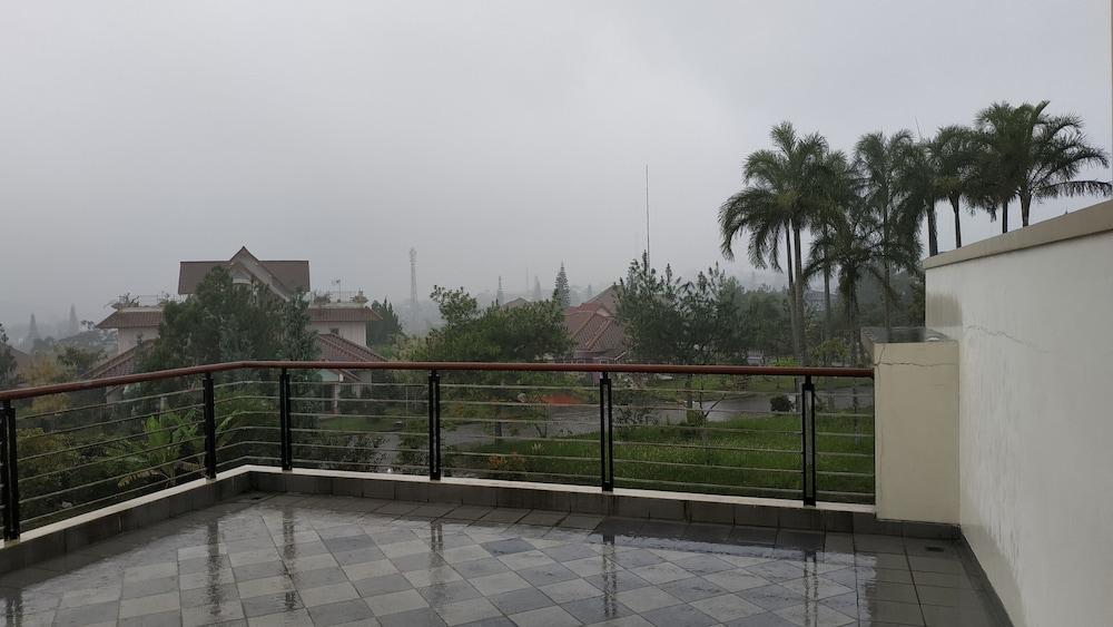 Villa Sophia Cimacan Puncak