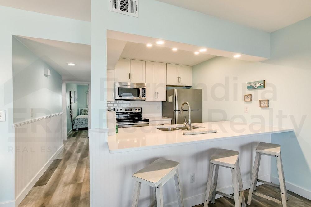 Rustic Theme Condo with Scenic Ocean View by RedAwning