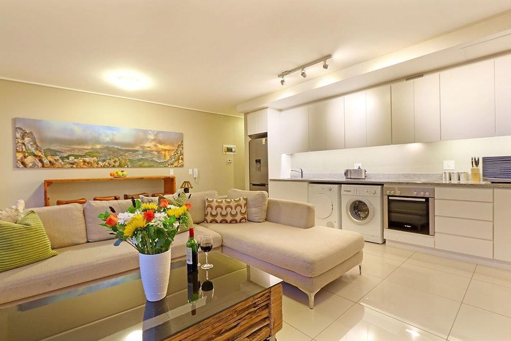 Cape eazi stayz Acc Odyssey