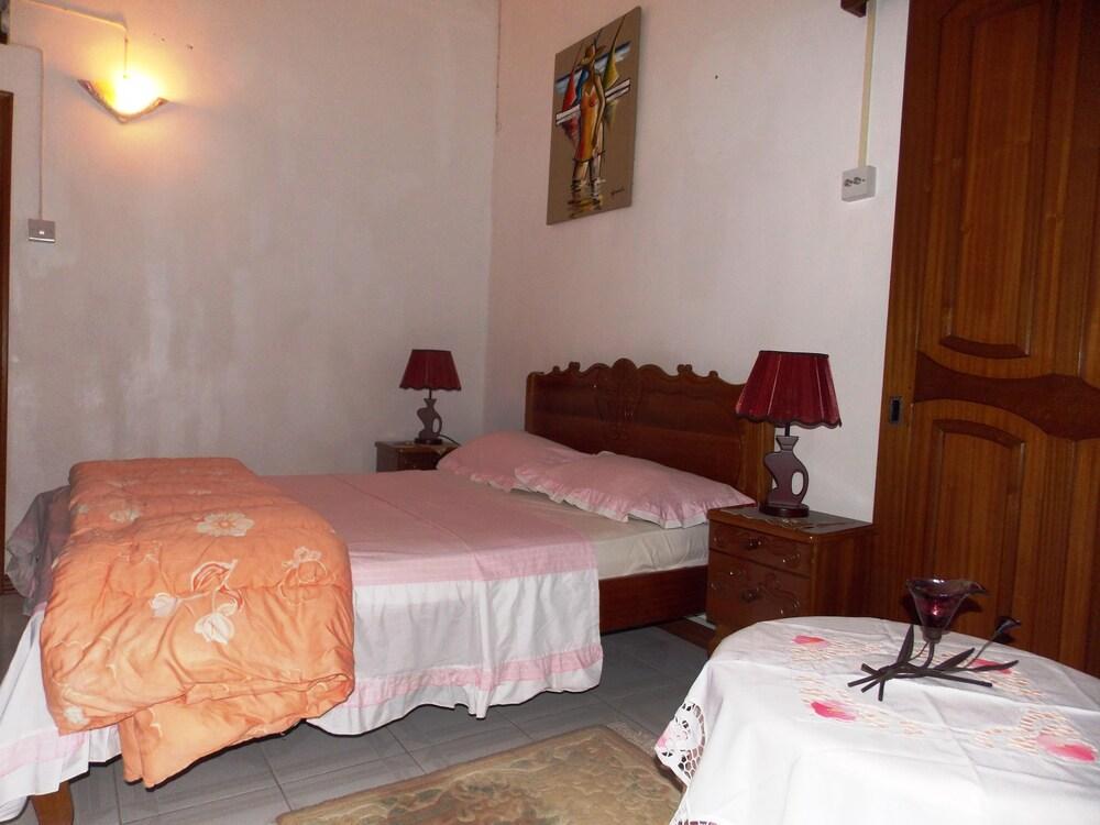 Le Manoir Guest House