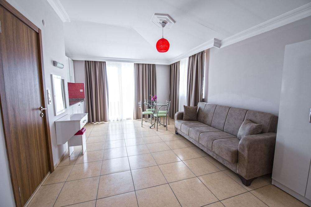 Kleopatra Tower Suite Hotel