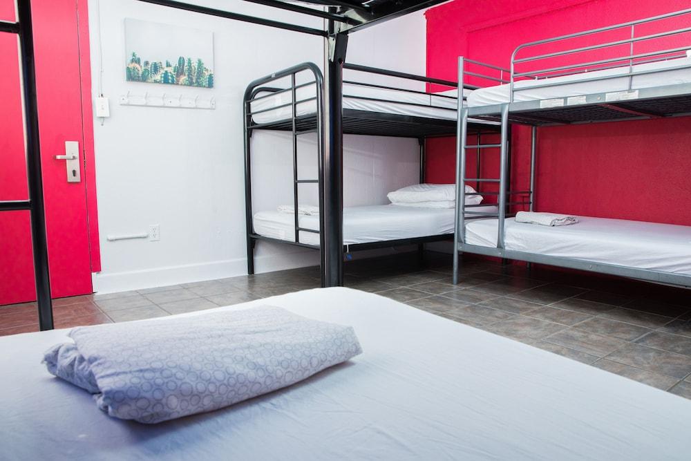 ITH Beach Bungalow Surf Hostel