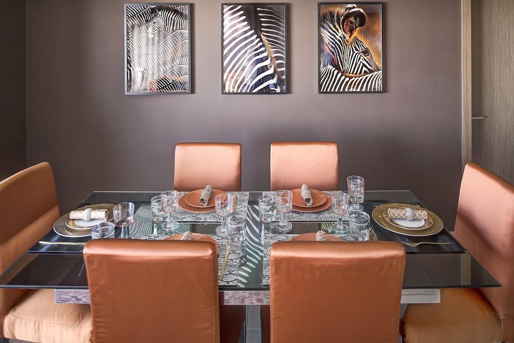 Dream Inn 48 Burj Gate Skyline View