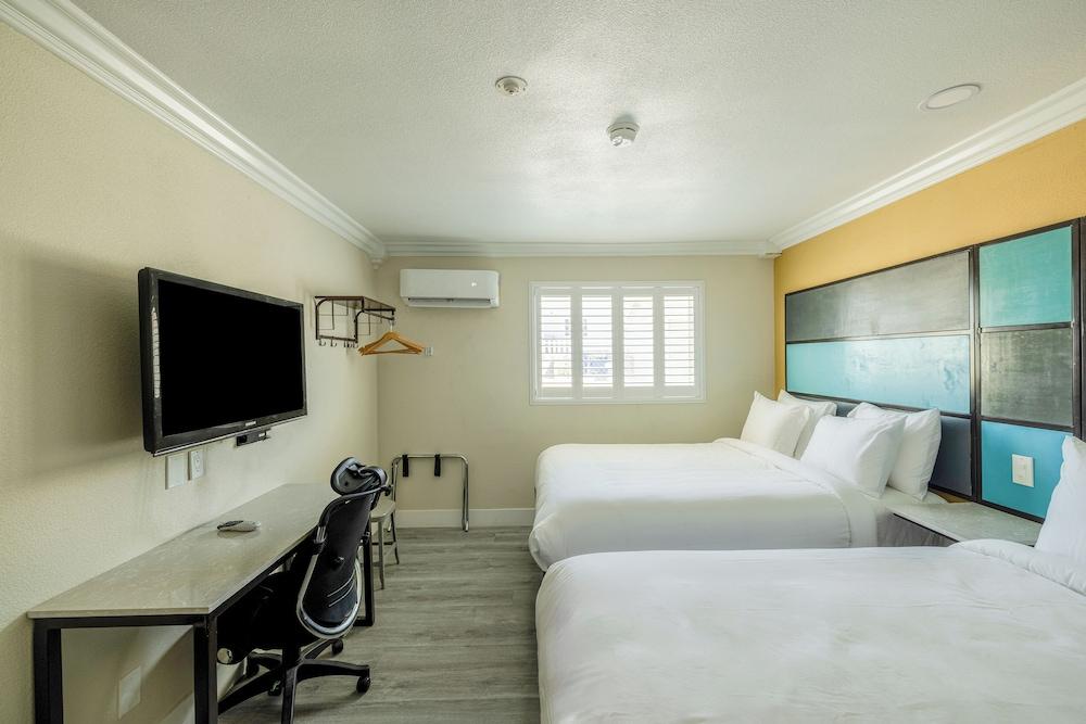 Hotel Avenida Victorville I 15