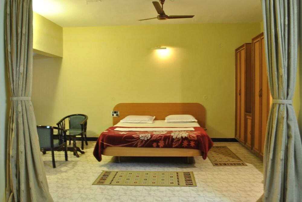 Hotel B M Shree Residency