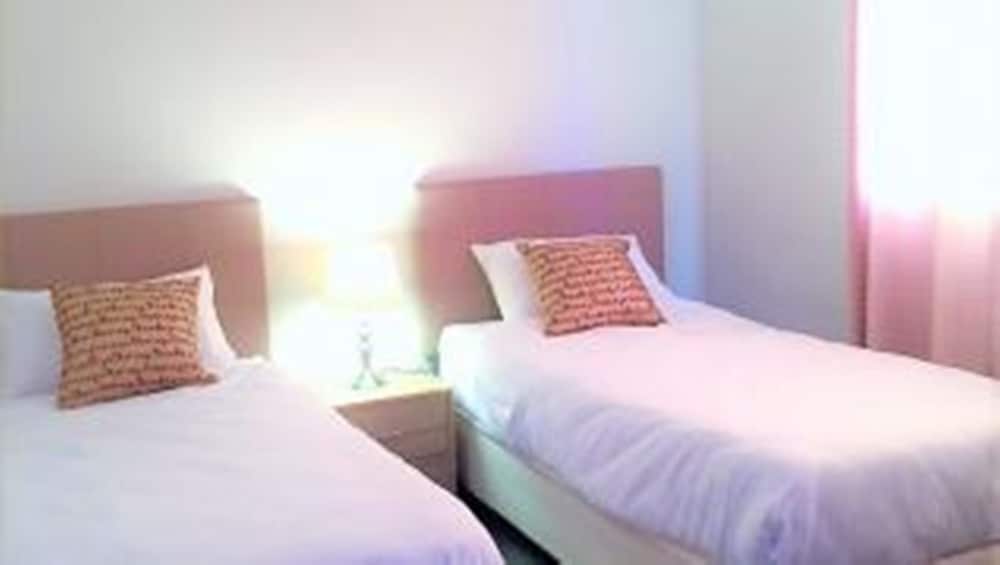 Waters Edge 615 by CTHA