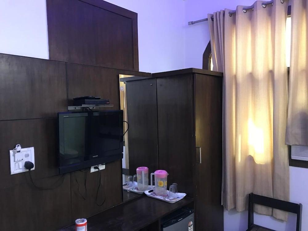 Hotel Saina International